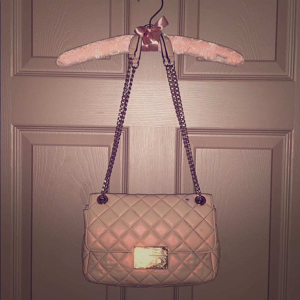 Michael Kors beige quilted purse with gold links